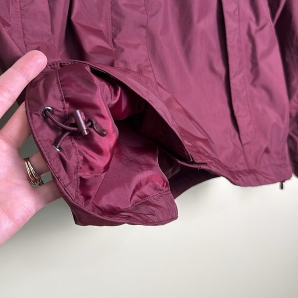 The North Face Burgundy Windbreaker Shell Jacket Hooded Size M - Picture 6 of 16